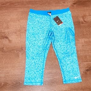 NWT Womens Nike Dri-Fit athletic capri LARGE